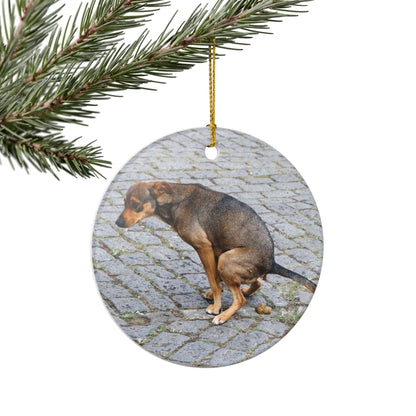 Funny Pooping Dog Ceramic Ornament – Quirky Holiday Décor for Dog Lovers, Single Pack, White Ceramic with Gold Hanging String